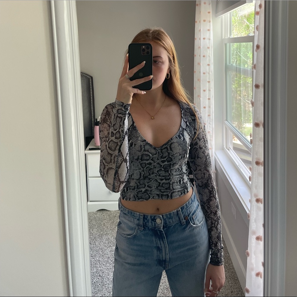 Long sleeve mesh snake skin crop top
